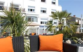  hotel *** In front of sea, charming hotel with swimming pool and lounge bar on the Ile d'Oléron - Charente-Maritime