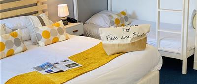 Double disabled room at the 3 star hotel Face aux Flots, charming hotel with swimming pool and lounge bar on the island of Oléron